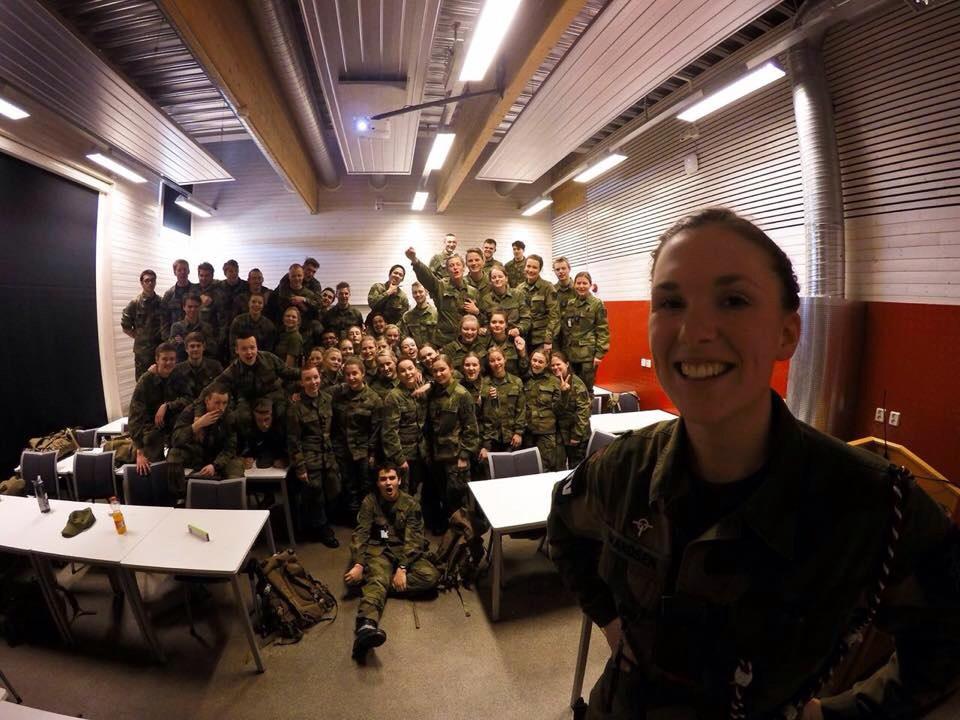 TMO_VPR's tweet photo. Hovedtillitsvalgt &amp; tropp 3 i Forsvarets Sanitet hilser fra troppens time! Her finner de løsninger på lokale saker http://t.co/g8klnaEBZ2