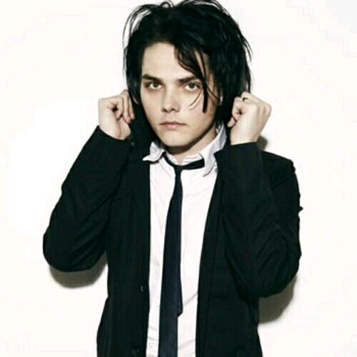 Happy 38th Birthday Gerard Way    you still be looking like you\re 20  