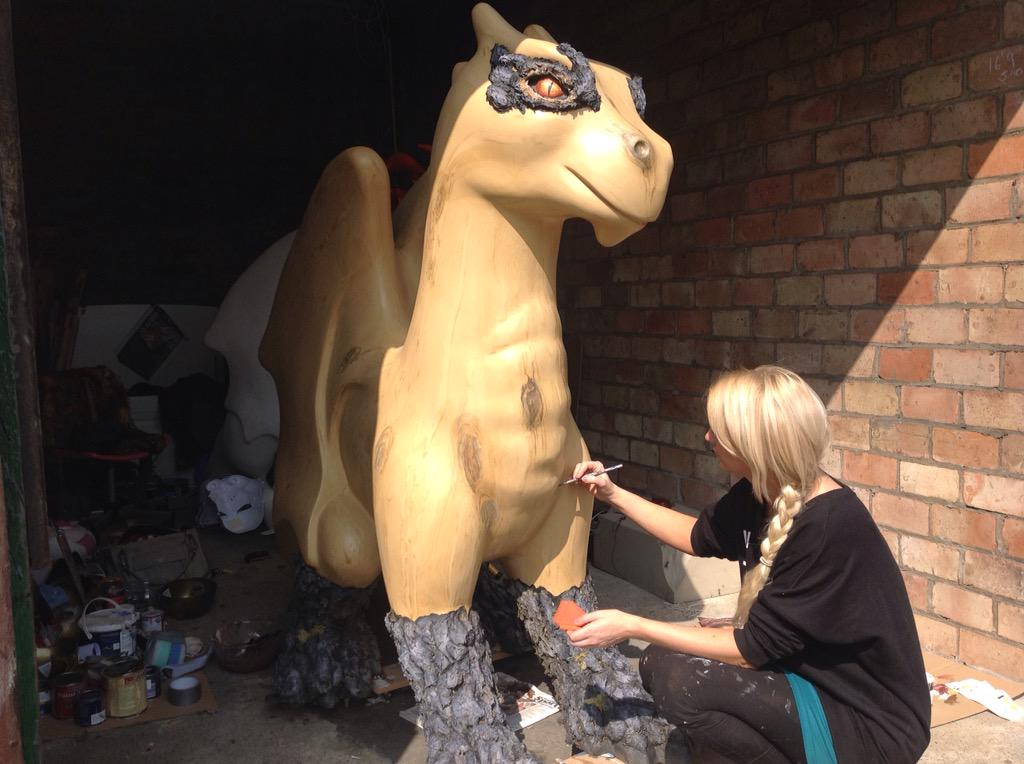 mandiipopeart's tweet photo. Exciting! A @Wild_in_Art @baronscharter has moved in2the @GoGoDragons2015 Den with @GoGoOakley &amp; @Racecourse_ #Stormy http://t.co/JiZygmDrLc