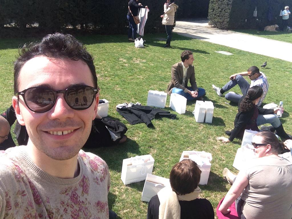 JosselinSuss's tweet photo. 1st picnic of 2015! Thanks @HyattParisCDG @hoteldulouvre !! #ActivateCDG http://t.co/0LF5f7Q0Xb