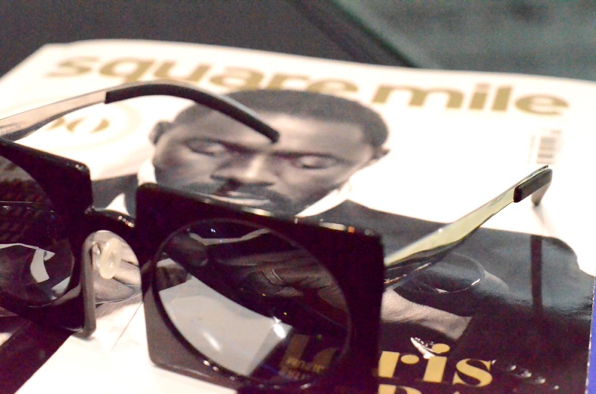 tdtomdavies's tweet image. Happy 100th issue @squaremile_com, the magazine looks great! #SM100 #TDforSquareMile #squareframes