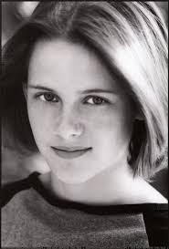 CHORANDO AS ROSA PORQUE ESSA COISINHA AGORA TEM 25 ANOS Happy Bday Kristen Stewart 