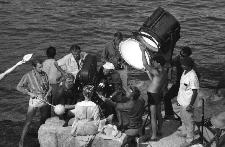 mgdars's tweet photo. #MallorcaFilms 'The Magus' (1967). Anna Karina y Michael Caine fotografiados por Raymond Depardon para Magnum. http://t.co/S2EIPl7Pqm