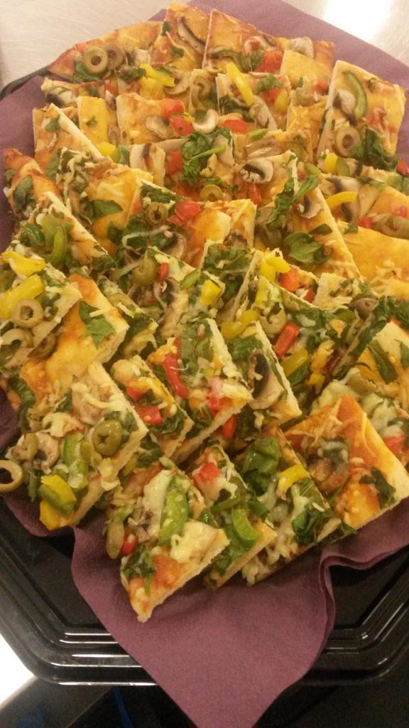 De hapjes voor het 2 jarig jubileum van <a href="/PrachtenKracht/">Pracht&Kracht</a>  zijn bijna klaar! De aftrap is om 15.30 uur vandaag.