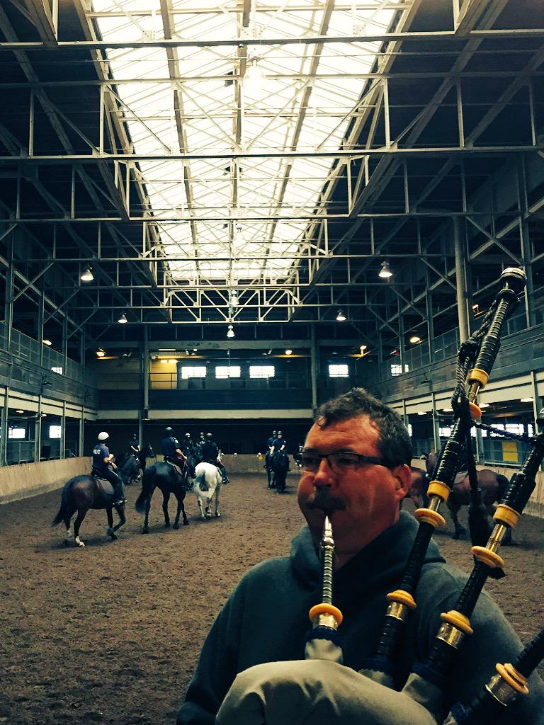 TPSUrkosky's tweet photo. This is the view of my morning...  #MTDGrad #Rehersal #MusicalRide #pipeband  @Torontopolicepb @TorontoPolice @RRMPB http://t.co/eTF2RA9Aqq
