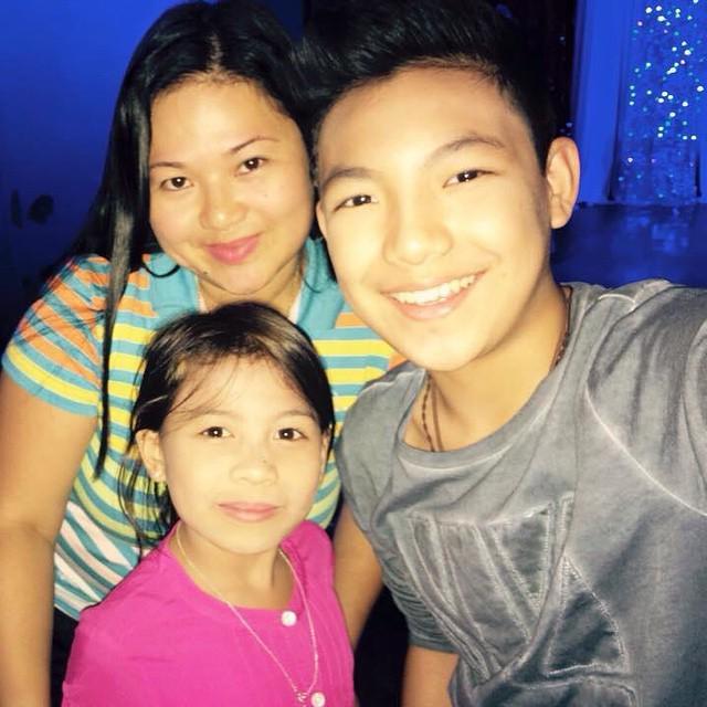 TheVoiceKidsPH's tweet photo. #TeamLyDa ! 😊 #darrenespanto #lycagairanod #concertbuddies #lyren #lyrren #lyda #kulitanpartners #sweetkuya #little… http://t.co/45U7gpeZQ0