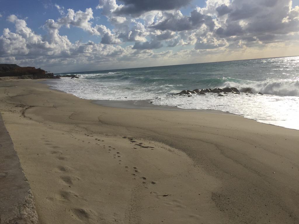 Calabria Travel Experience La Direttameteo X Tre It E 3bmeteo Orme Sulla Spiaggia Odore Di Mare E Macchia Mediterranea Viaggi Calabria Http T Co D6amhaawfu