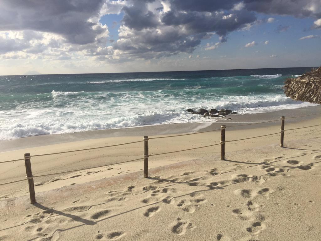 Calabria Travel Experience La Direttameteo X Tre It E 3bmeteo Orme Sulla Spiaggia Odore Di Mare E Macchia Mediterranea Viaggi Calabria Http T Co D6amhaawfu