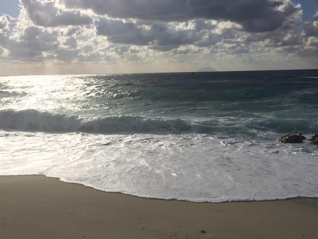 Calabria Travel Experience La Direttameteo X Tre It E 3bmeteo Orme Sulla Spiaggia Odore Di Mare E Macchia Mediterranea Viaggi Calabria Http T Co D6amhaawfu