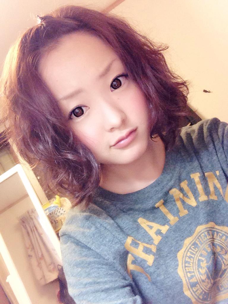 ねこまんま 自撮りマン パーマが通常時です ショートの日15 Http T Co P61wqtwh6b