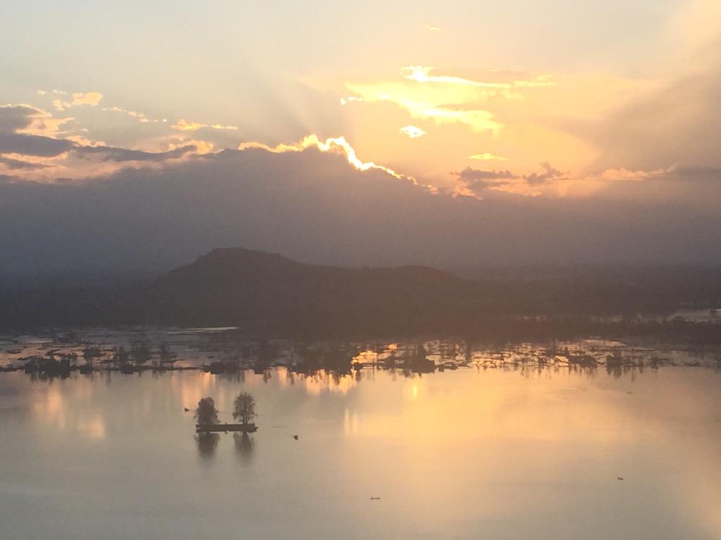 AnupamPKher's tweet photo. Reached Delhi from Srinagar &amp; now on my way to Udaipur. But can't get these visuals out of my mind.:) #MissingKashmir http://t.co/hAjvFZsVJ5