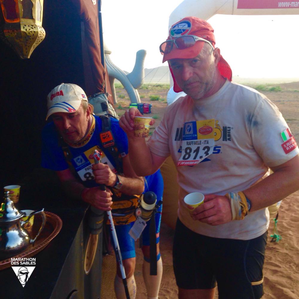 marathonDsables's tweet image. And now 2 wonderful italian warriors at the tea. #mds2015 #LongStageMDS #8left