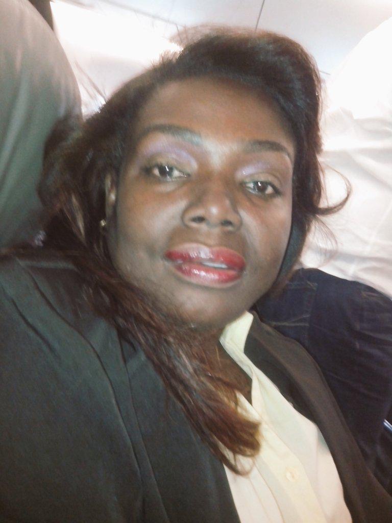 Un tal @locotote15 pupuchi esta usando mi foto en su cuenta,no tengo nada k ver con ésas cochinada k se pública hay