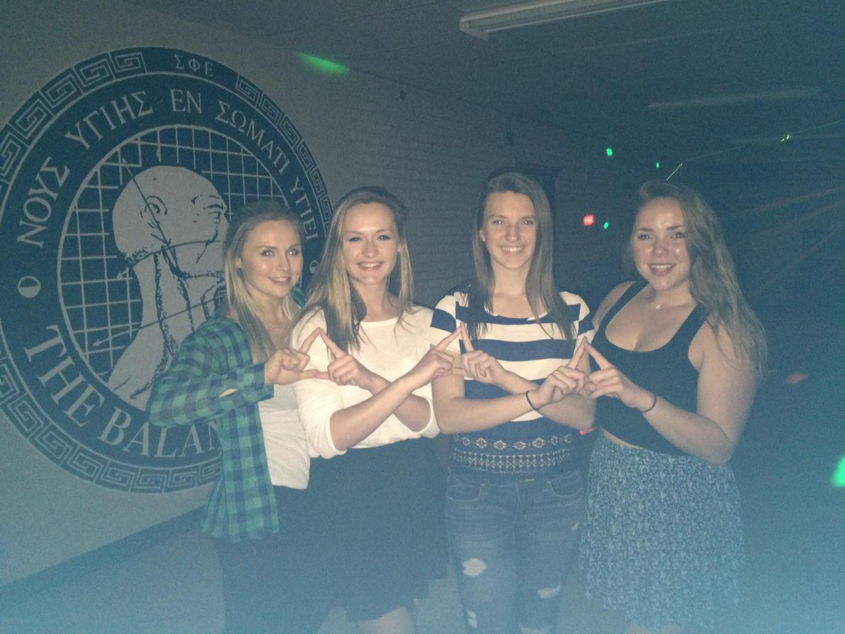 abigailclaire4's tweet photo. Always having that constant reminder that I made the right decision💛💙 #BUgreekweekPC #DDD http://t.co/BltSsrt8q1