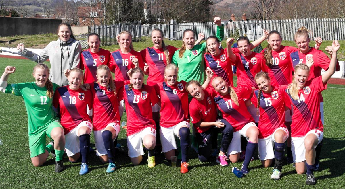 Gratulerer <a href="/tuvahansen19/">Tuva Hansen</a> <a href="/Fridlund24/">johannefridlund</a> @karina_saevik og resten av J19-landslaget :) #Kvinnefotball #J19
