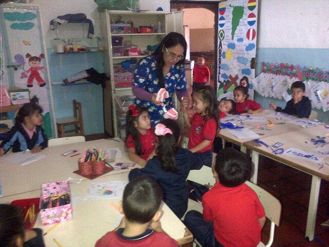 DeliaMagalyMeza's tweet photo. Integración Mision Barrio Adentro Odontología. CEIE La Cordereña asi trabajamos @gallocantaclaro  @todasconvielma http://t.co/hRwNn80guN