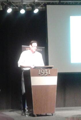 GeoniusEU's tweet photo. Jordy Brouwers van Geonius spreekt over de impact innovaties op richtlijnen tijdens themadag @vnmg1 @InfraOntwerp http://t.co/iAy2CdkMWJ