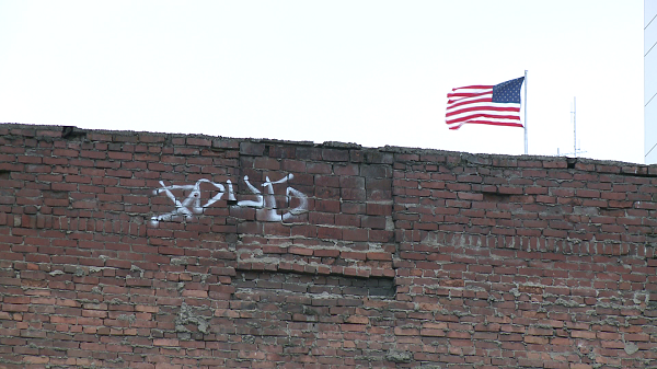 KREM2's tweet photo. .@KREMRyan shows us a new program that helps clean up graffiti in #Spokane. http://t.co/iiDq8uQ6ze http://t.co/TIy8tvrEkK