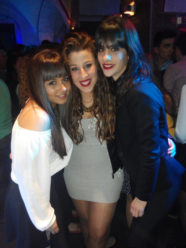 noeliachm's tweet photo. Con mis amores @patriciagallifa @Elenagc94 os echó de menos!! Muaks http://t.co/RC8EDybobF