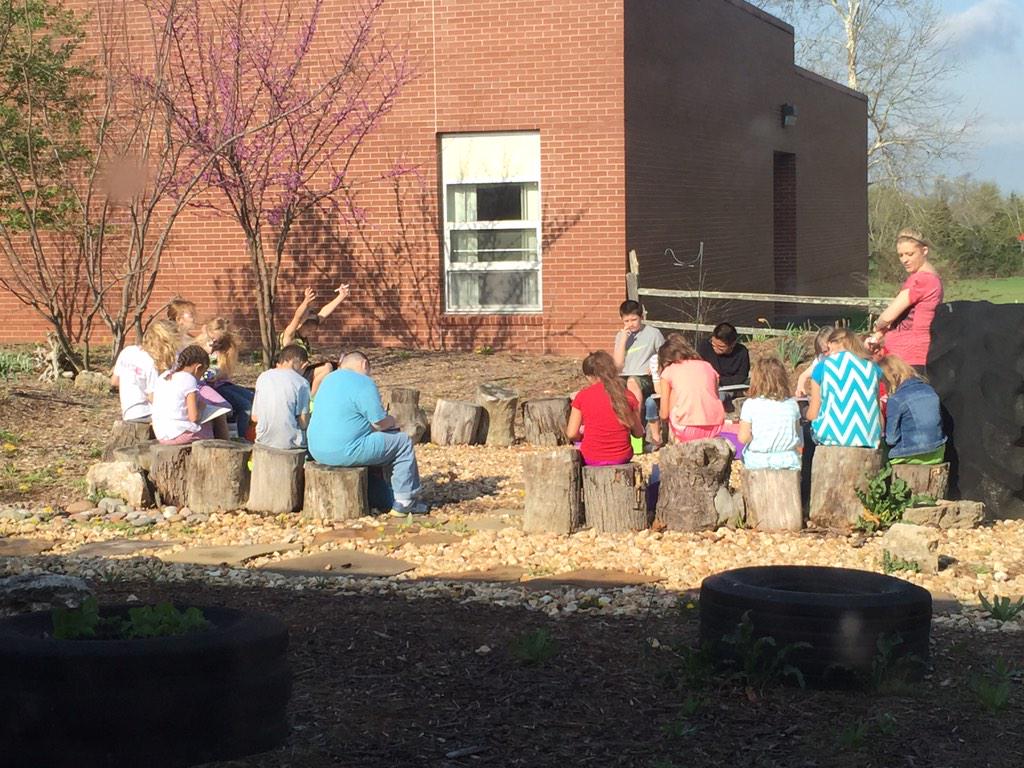 LREWildcats's tweet image. Enjoying a lesson in our outdoor classroom. #springlearning