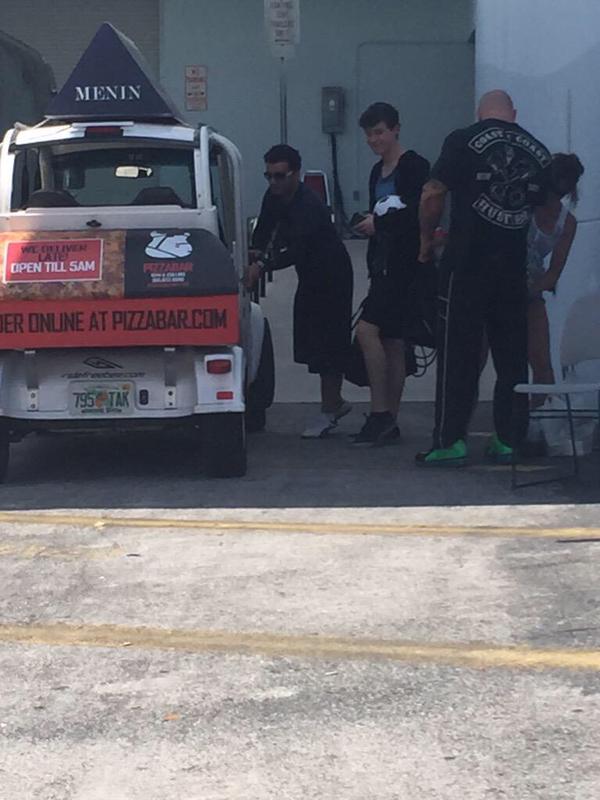 MusclesSpain's tweet photo. #NUEVO se ha visto a Muscles yendo en papamóvil a su hotel. Nuestro insider ha querido que le de una vuelta en él.. http://t.co/p72U8R8jnp