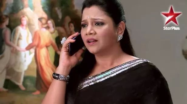 PKDHOfficial's tweet photo. Sheila Mami gets a call and starts panicking.😜😜 #PKDHRevisited #Epi89 http://t.co/CLhSdeXpDc