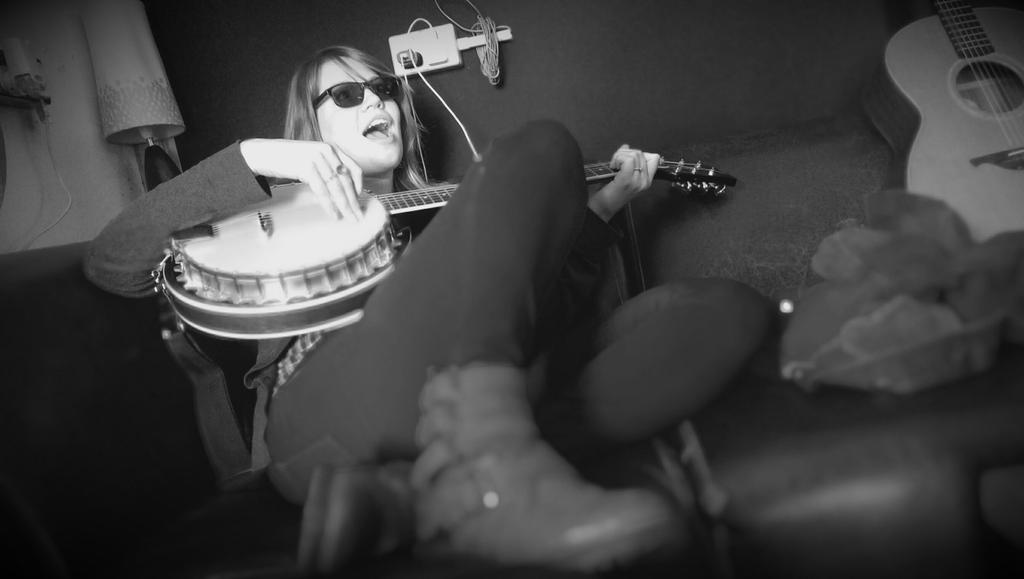 farriersmusic's tweet photo. #secondalbum @r_coultergeist http://t.co/1Y585qardI