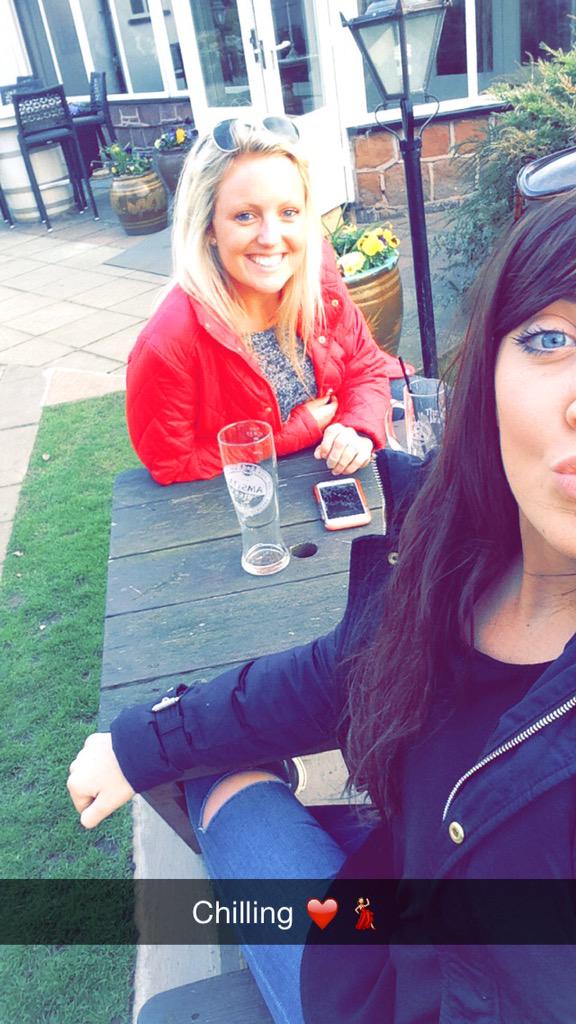 Louisecubbins's tweet photo. Chilling ❤️ #sun  #selfiesaturday  #BAE  #ootd  #🙊 http://t.co/SyflaAywO0