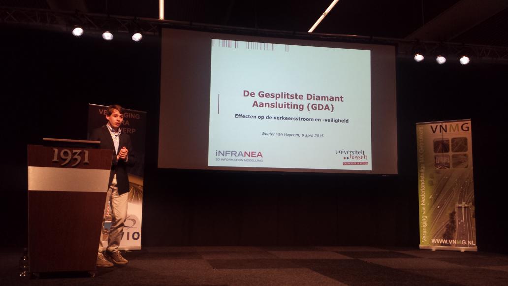 vnmg1's tweet photo. Laatste spreker Wouter van Haperen @uhasselt @Infranea presenteert innovatieve gesplitste diamant aansluiting http://t.co/VY6jWAOXMP