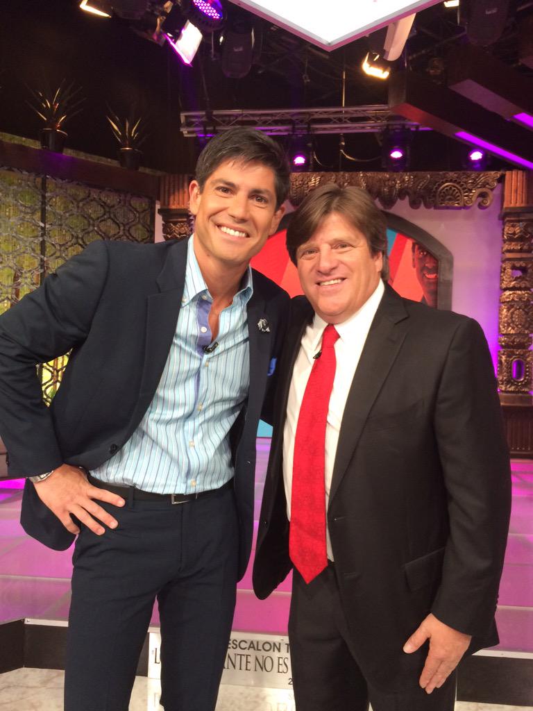 ponchodeanda's tweet photo. Invitado de súper lujo el que tenemos en @VengaLaAlegria @MiguelHerreraDT http://t.co/h0d4KU3gJ7