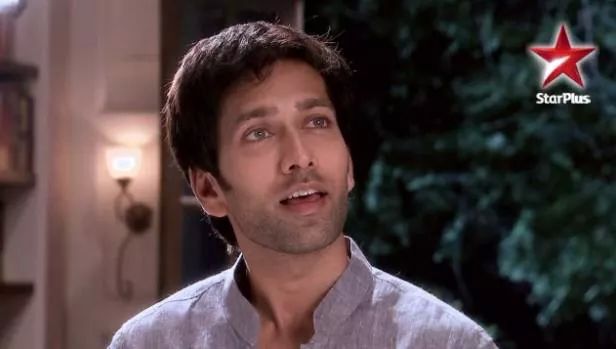 PKDHOfficial's tweet photo. {Flashback} Aditya tells nanaji about Pankhuri and Shivam. #PKDHRevisited #Epi89 http://t.co/T5b4uiIj26