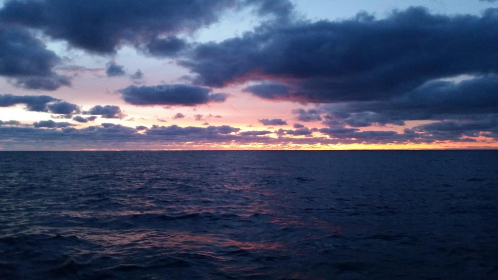 HavreVolcano's tweet photo. And with amazing sunrises come an equally #spectacular #sunset. #lifeatsea #MESH15 http://t.co/PbTcVYas62