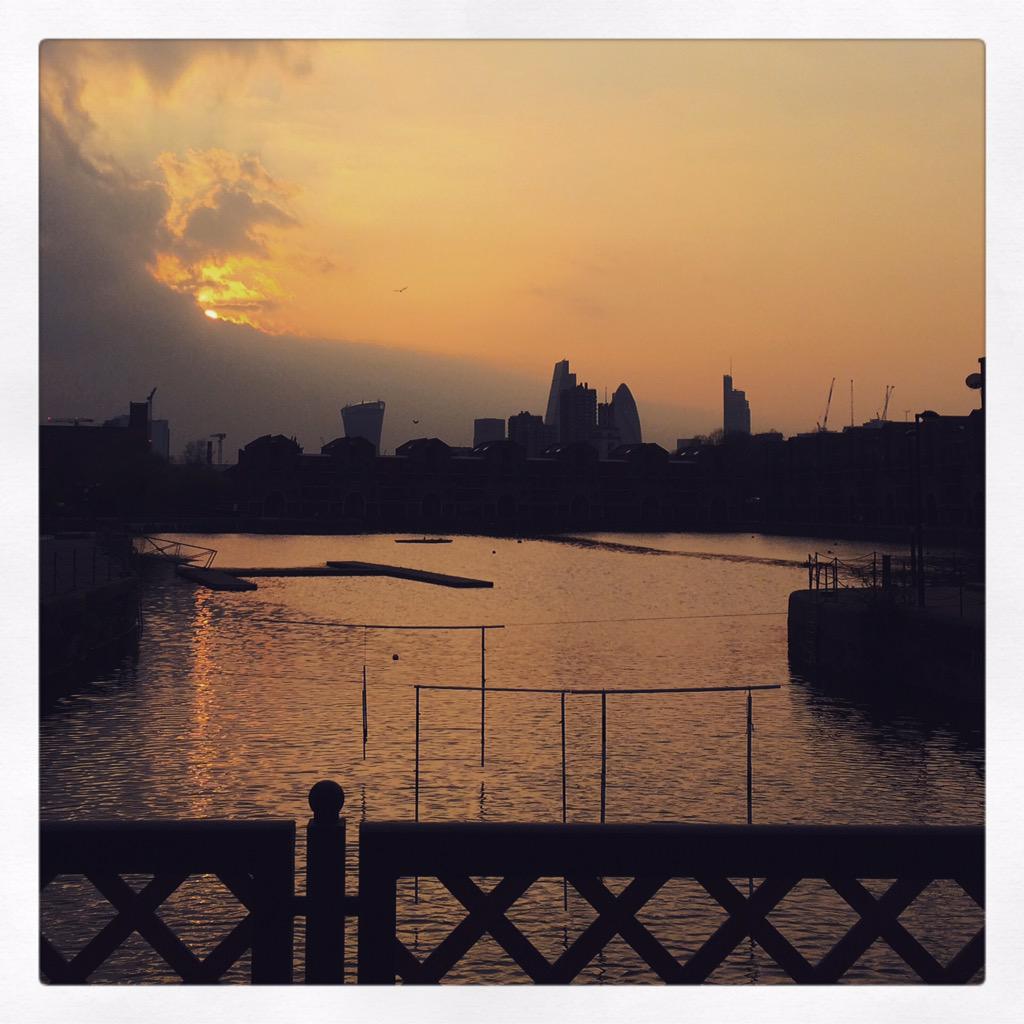 Dogweekender's tweet image. #London #sunset #Shadwell #16krun