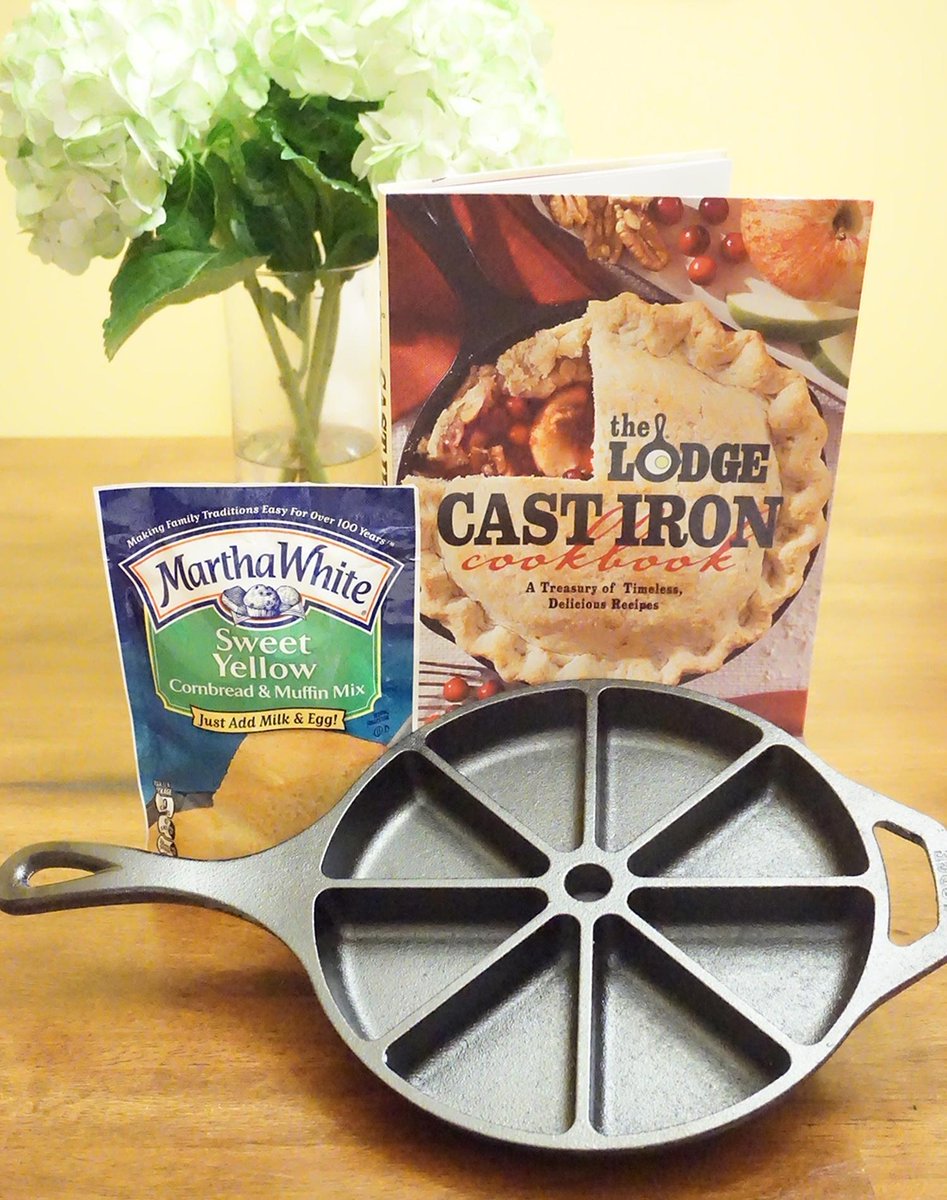 Melissa_MSSK's tweet photo. Pop over to the blog for a #potluck & #giveaway @LodgeCastIron #marthawhite #cornbreadcookoff http://t.co/4DkystKDWU http://t.co/SFoENYURvu