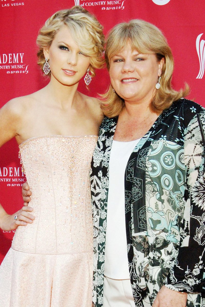 BritishVogue's tweet image. Taylor Swift reveals her mother&apos;s cancer battle in a moving open letter: vogue.uk/6PrMBl