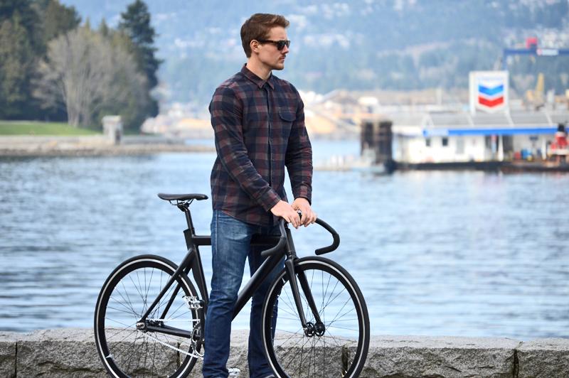 SingleBikes's tweet photo. Blast #track #bike live on #kickstarter now #singlespeed #singlebike #fixie #fixedgear #velodrome http://t.co/6YhVrWNBJu