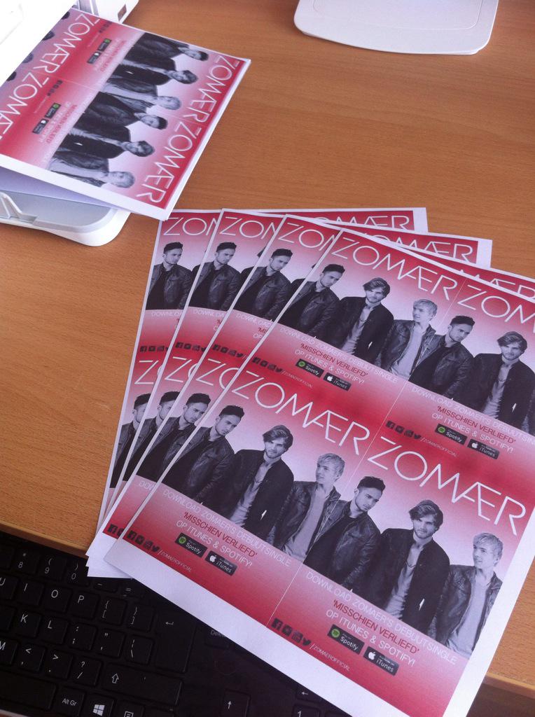 demibijoux's tweet image. @Zomaer_Bart We hebben 530 flyers in totaal geprint! Morgen promoten met Rocio, Lisa, Melanie en Michelle! #askbart