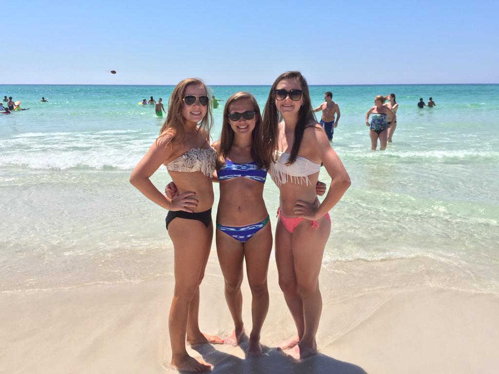_laurenfriedman's tweet photo. Happy Birthday Alexandra!!!! I'm so happy we can celebrate at the beach💕🎈🎉 http://t.co/fXLc7DwwYS