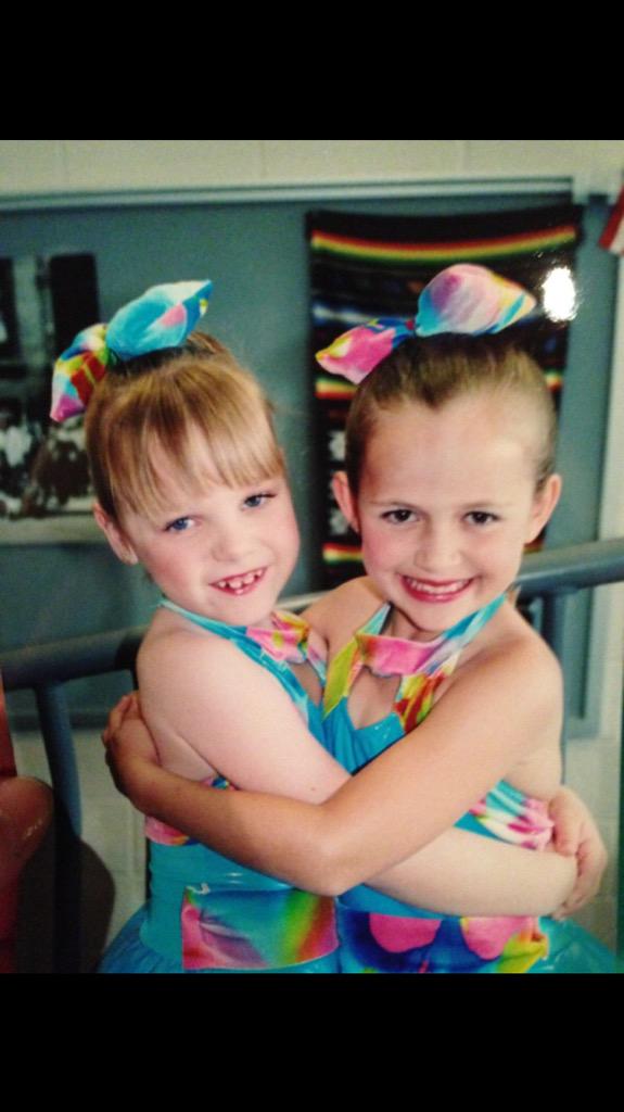 _laurenfriedman's tweet photo. Happy Birthday Alexandra!!!! I'm so happy we can celebrate at the beach💕🎈🎉 http://t.co/fXLc7DwwYS