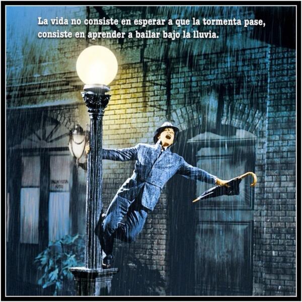 Frasespeliculas's tweet photo. "La vida no consiste en esperar a que la tormenta pase, consiste en aprender a bailar bajo la lluvia." http://t.co/z9PhqkpJHT