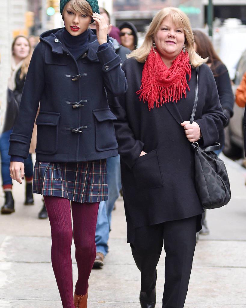 retrocatswift's tweet image. &quot;You&apos;re the prettiest lady in the whole wide world&quot;