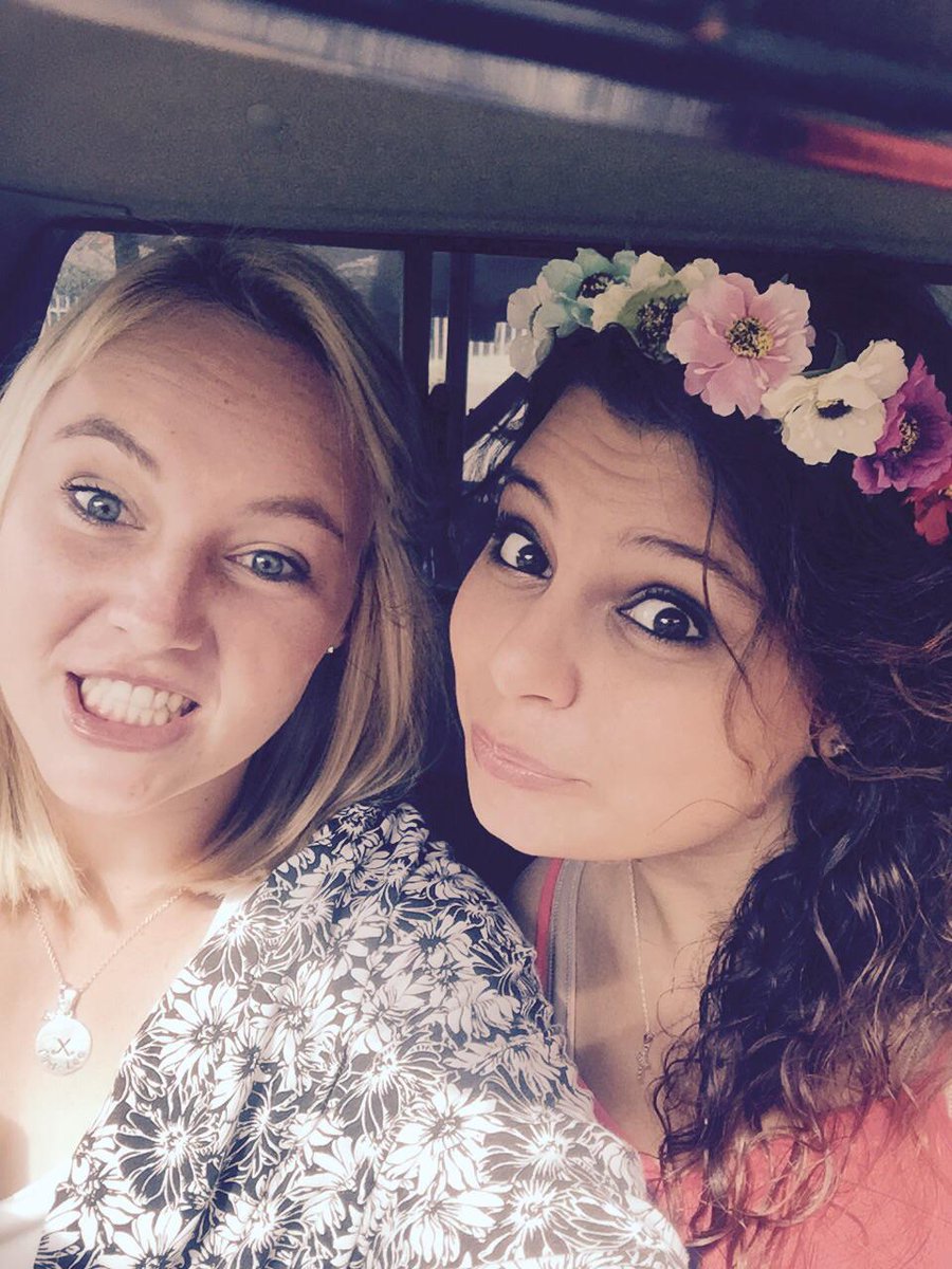 Had a good day with this pretty girl <a href="/ItsMVisser/">MV</a> #friend #movies ##blessed #flowersinmyhair #funnyface