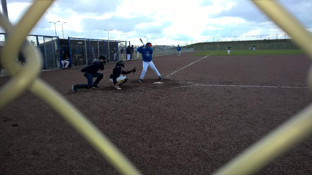 Lefty2001's tweet photo. First game of the season on Sunday. Getting in some batting practice. #BatsRight #PitchesLeft #Funny #Lefty2001 http://t.co/4ITm8m1VPB