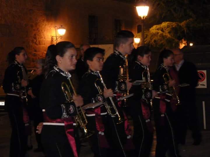 AMSOLEDADyS's tweet photo. Algunas fotos de nuestra procesión del Viernes Santo acompañando a nuestra cofradía @SoledadSepulcro http://t.co/QAngdYAXHa