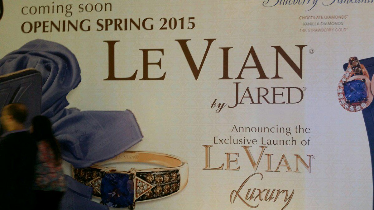 lorrainepass's tweet photo. @StyleNBeautyDoc my new store in Roosevelt Field...come see me http://t.co/AjerR9WidF