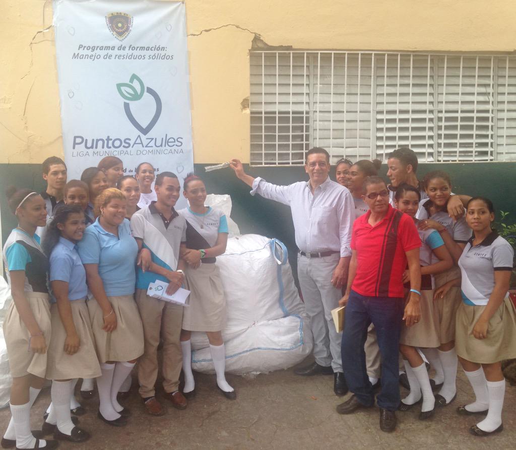 LigaMunicipalRD's tweet photo. #puntoazulspa activo y con mucho ánimo @johnnyjones58 http://t.co/D9RS6YdSq0