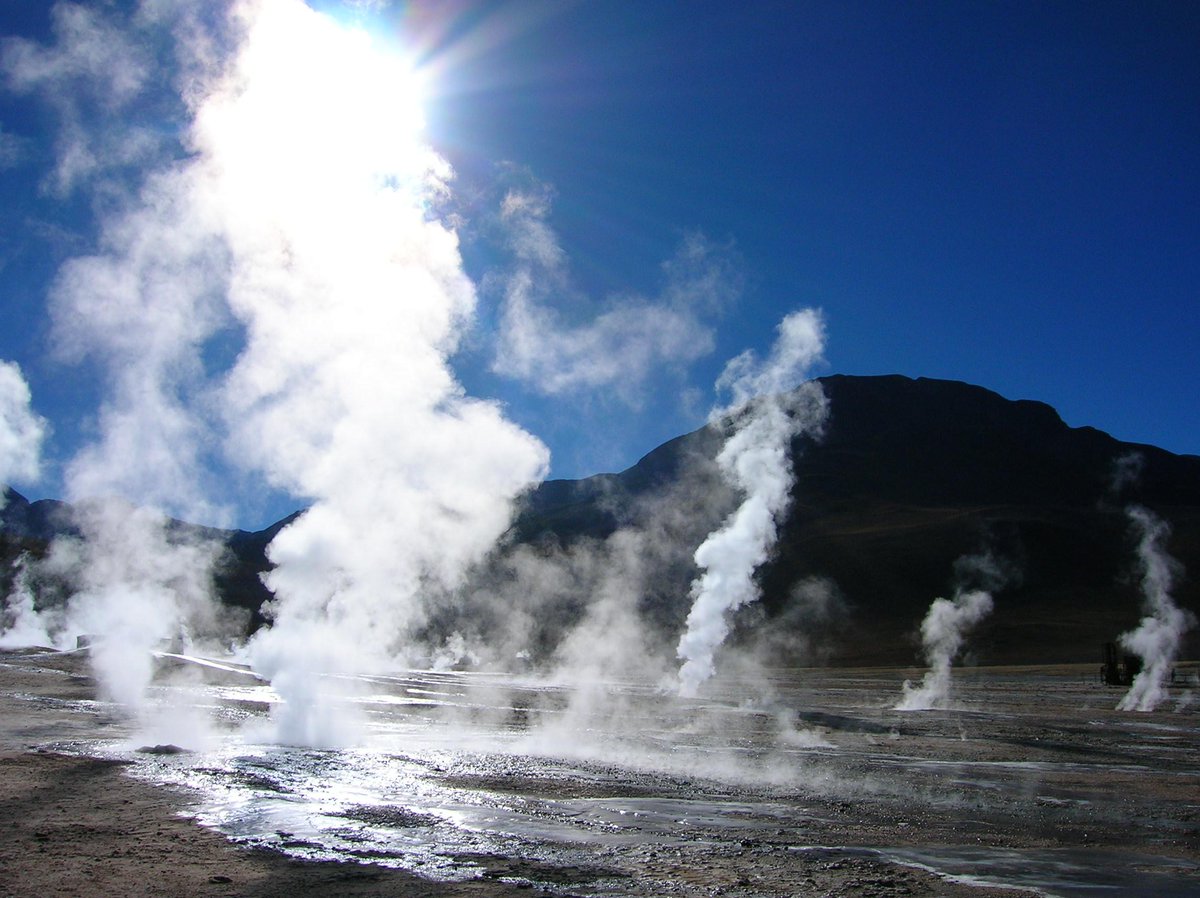 sernageomincl's tweet photo. Chile adquiere equipos de laboratorio para potenciar exploración geotérmica: http://t.co/wZo1lV8EXr @Sernageomin http://t.co/Y7b1VmegPe
