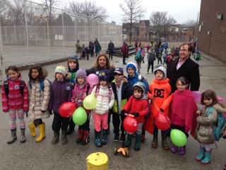 CMartinsTO's tweet photo. It's Walk to School Month! Today I joined the walking bus w students & parents from @DewsonPS #ItsCooltoWalkToSchool http://t.co/CKAIzlvEJb