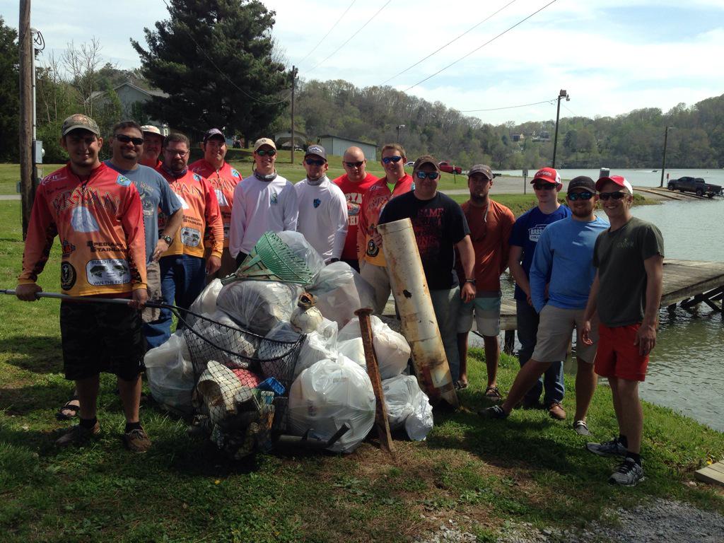 BryanAnglers's tweet photo. We picked up over 15 bags worth of trash in Richland Creek! Keep the Chick Clean!! #ServeRhea @BryanAthletics http://t.co/fWMmO3A6ua