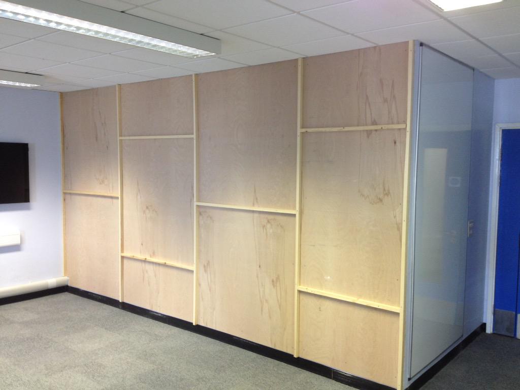 GR4YB0B's tweet photo. Wall is up, now need to give it some love with linseed oil to bring out its amazing grain. Going to look awesome. http://t.co/6IAoW77iX0
